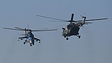 eské letectvo a ukázka vrtulník Mi-24, který se s veejností louí a Mi-171,...