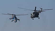 �eské letectvo a ukázka vrtulník� Mi-24, který se s ve�ejností lou�í a Mi-171�,...
