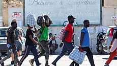 Italský ostrov Lampedusa se potýká s ne�ekan� vysokým po�tem p�íchozích...