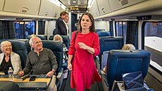N�mecká ministryn� zahrani�í Annalena Baerbocková vyu�ila vlak na cestu z...