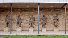 Soubor soch um�lc� a stavitel� od výtvarníka Mo�ice �ernila se do�kal oprav a...