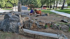 Vy�ehradská skála vznikla v parku miniatur Boheminium z �edi�e. Tedy ze stejné...