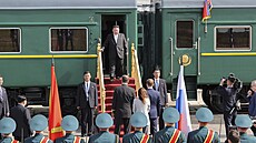 Vdce Severní Koreje Kim ong-un pi svém píjezdu do ruského Vladivostoku (13....