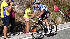 Remco Evenepoel z Belgie bhem 15. etapy Vuelty.