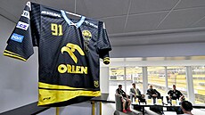 Tisková konference hokejového Litvínova ped startem extraligy, zleva kapitán...