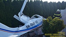 Pi pádu ultralehkého letadla v Tlusticích u Hoovic na Berounsku zemeli dva...