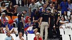 Potyku mezi fanouky bhem utkání skupiny finálového turnaje Davis Cupu ve...