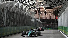 Fernando Alonso ze stáje Aston Martin v tréninku na Velkou cenu Singapuru F1.