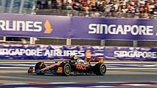 Lando Norris z McLarenu v tréninku na Velkou cenu Singapuru F1.