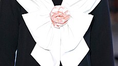 Ma�le dodá �mrnc ka�dému vintage outfitu, zárove� je velice �enská.