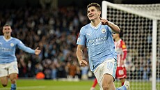 Julián Álvarez slaví vyrovnávací gól Manchesteru City do sít� Crvené zvezdy.