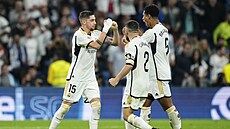 Federico Valverde (vlevo) slaví vyrovnávací gól Realu Madrid v utkání proti...