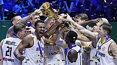Němečtí basketbalisté slaví titul mistrů světa.