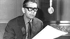 Vlastimil Brodský p�i rozhlasové práci
