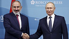 Ruský prezident Vladimir Putin a arménský premiér Nikol Pašinjan (7. září 2022)