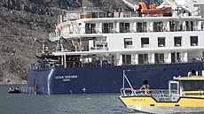 Na mlin u Grónska uvázla výletní lo Ocean Explorer s 206 lidmi na palub....