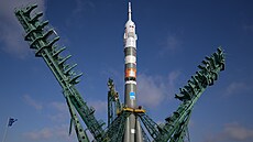 Raketa Sojuz 2.1 pi pípravách na start s pilotovanou lodí Sojuz MS-24
