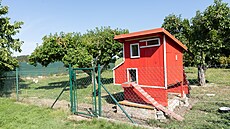 Nechybí ani luxusní kurník pro slepice. 