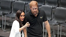 Princ Harry s man�elkou Meghan se vracejí do Británie. Média spekulují o d�vodech jejich návratu i tom, z �eho budou v Británii �ít.