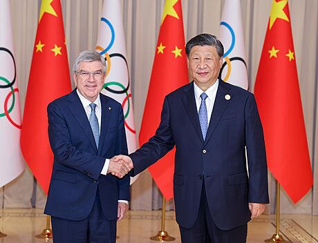 Thomas Bach, prezident Mezinárodního olympijského výboru, se na Asijských hrách...