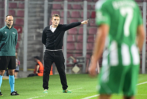 Alexej pilevskij, trenér Arisu Limassol, bhem utkání Evropské ligy proti...