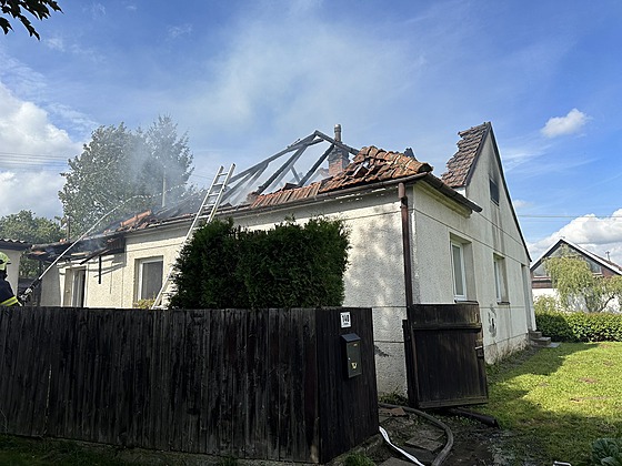 Výbuch a poár domu v Otinovsi na Prostjovsku (21. záí 2023)