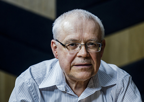 Expremiér Vladimír pidla byl hostem podcastu Kontext .