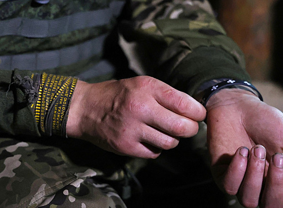Ruský písluník protidronové jednotky s modlitebním náramkem pro spirituální...