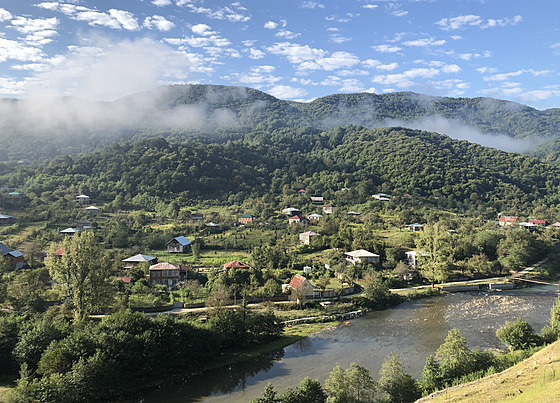 Malebný výhled na horské údolí po cest� z Kutaisi do Gori