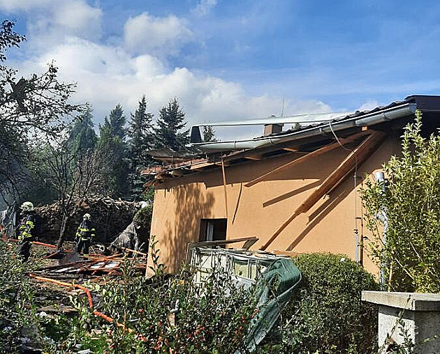Na Prostějovsku vybuchl dům, poškodily se i okolní budovy