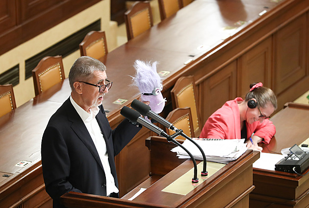 Jste mimoň, vzkázal Babiš Fialovi při jednání o balíčku. Vytáhl i plyšáka