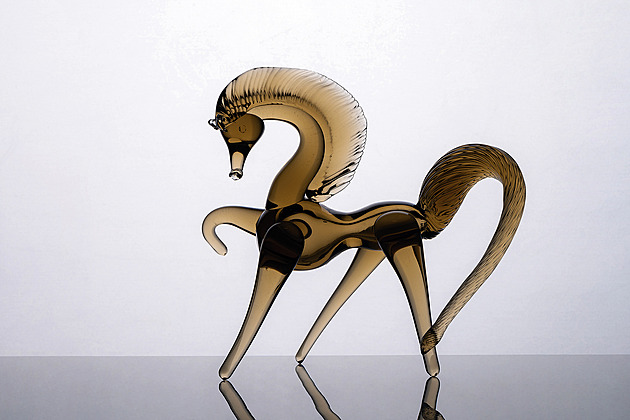 Sklo má potenciál. Ale i ikonické kusy končí v kontejneru, lituje galerista