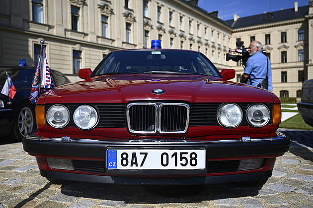 Auta českých prezidentů. Vozily je slavné tatrovky, darovaný renault i BMW