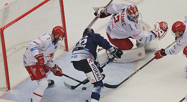 ONLINE: Elitní čtyřka extraligy bojuje o body venku, Plzeň i Vítkovice hostí derby