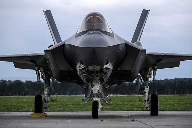 Americké F-35 budou stát 322 miliard. Náklady na provoz převýší kupní cenu