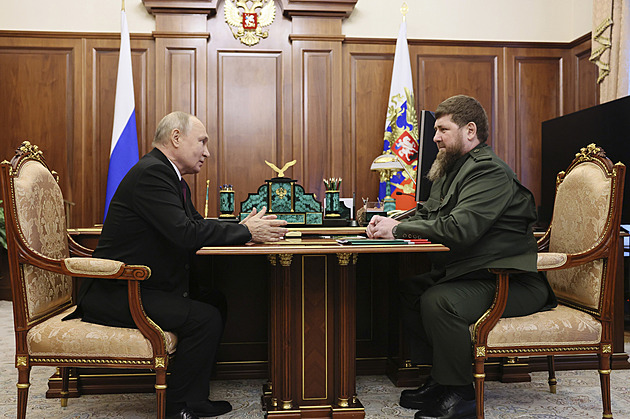 Putin se Kadyrova bojí, spekuluje se. O bití vězně se při schůzce nezmínili