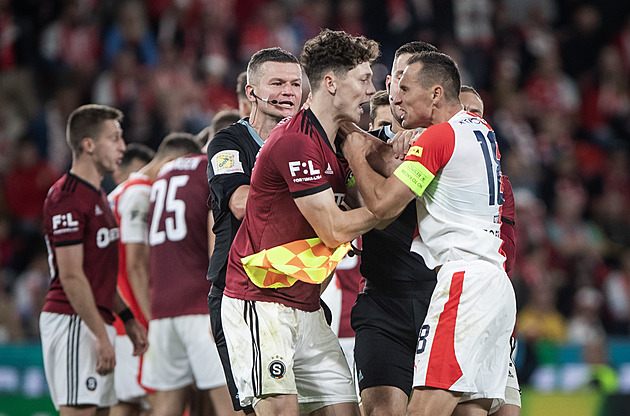 Slavia - Sparta 1:1, nechutné derby rozhodly penalty, hosté srovnali v závěru