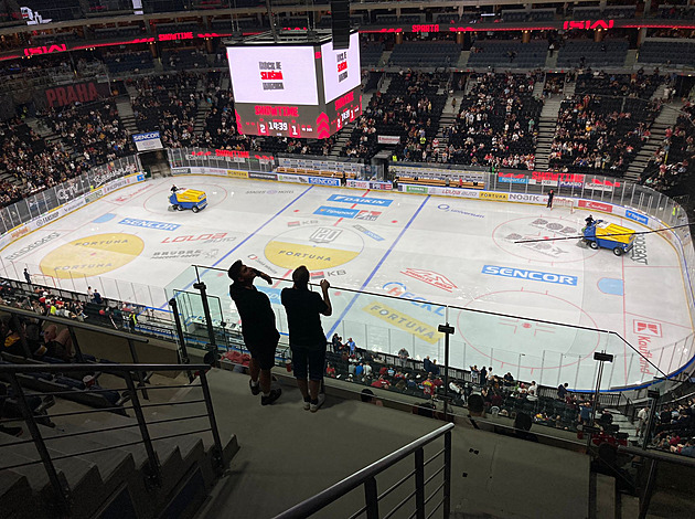 Led jako omalovánky. Kde je nejvíc reklam? Kluby by je oželely, miliony ne