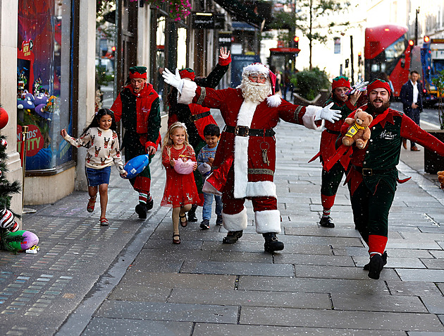 Britské hračkářství představilo hity Vánoc. Prim hrají panenky, trend je i nostalgie
