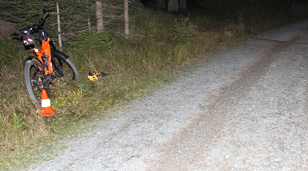 Cyklista upadl při sjezdu na Bučinu. Na místě zemřel.