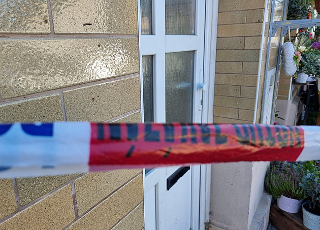 Muž pod vlivem drog v Brně pobodal školačku, zpacifikovali ho strážníci