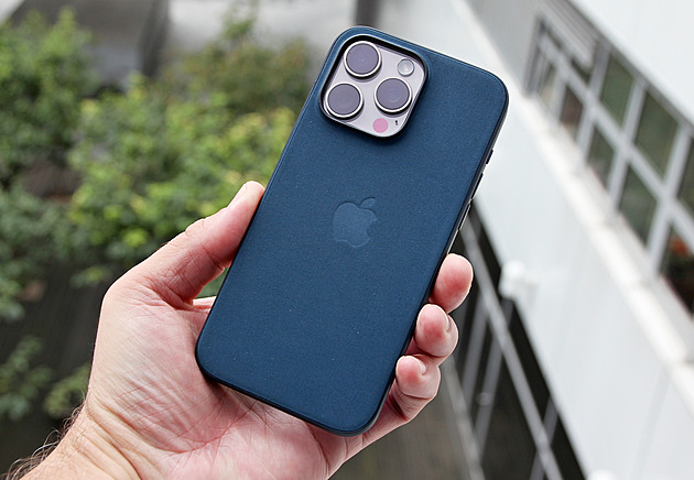 iPhone 15 Pro Max neobstál v testu odolnosti. Záda rychle prasknou