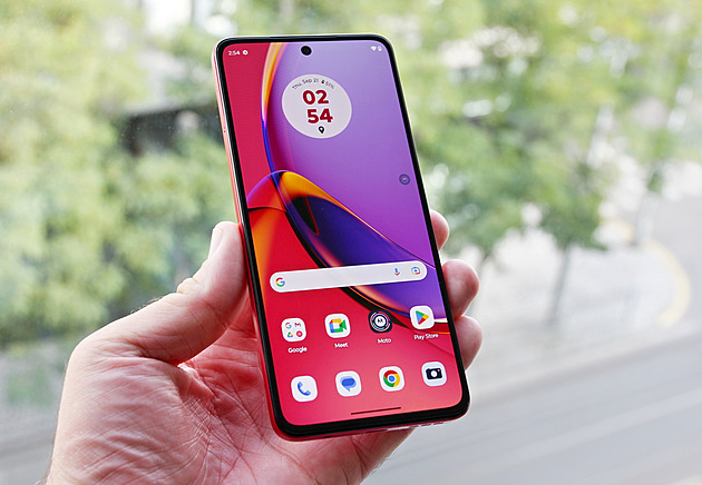 Fešná novinka v barvě roku má fajnovou výbavu za rozumnou cenu