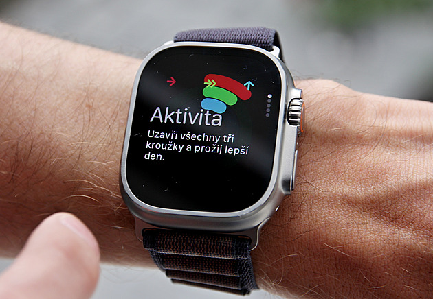 Apple drtí český trh s chytrými hodinkami. Globálně však jeho podíl klesá