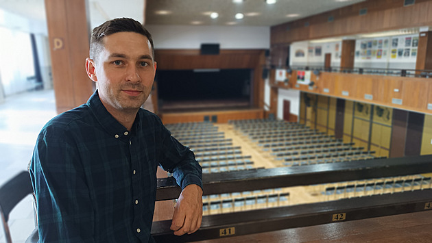 �editelem Kulturního domu Ostrov v Havlí�kov� Brod� je od zá�í t�iat�icetiletý...