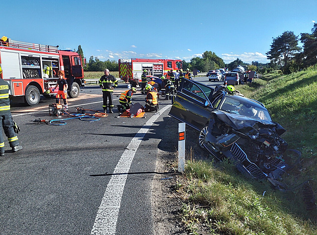 Na nepřehledné křižovatce přibývají nehody, obec tam chce snížit rychlost