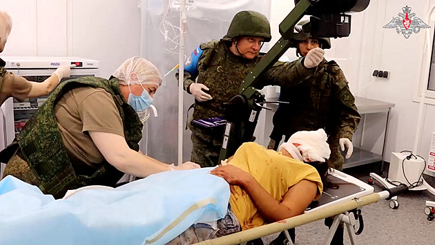 V Náhorním Karabachu poskytli ruští vojáci ochranu 5000 civilistům, tvrdí Moskva