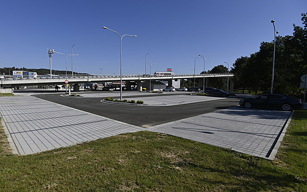 První odstavné parkoviště na kraji Zlína je hotové, vzniklo v Přílukách