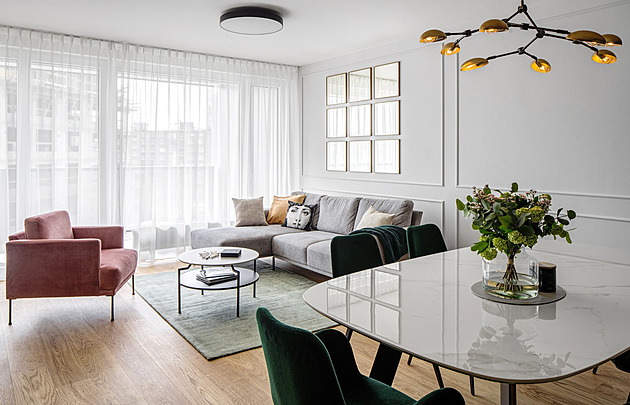 Nadčasový interiér si vyžádal nábytek na míru. A hlavně vtipné detaily