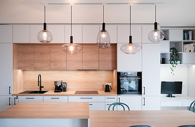 Za dominantu svého nového domova si zvolili kuchyňský ostrůvek